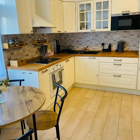 1Bd Apartment On Masarykovo Square - Bathtube, Desk & Chair, Free Wi-Fi Hradec Kralove Exterior photo