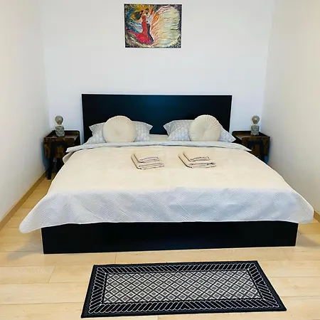 1Bd Apartment On Masarykovo Square - Bathtube, Desk & Chair, Free Wi-Fi Hradec Kralove Exterior photo