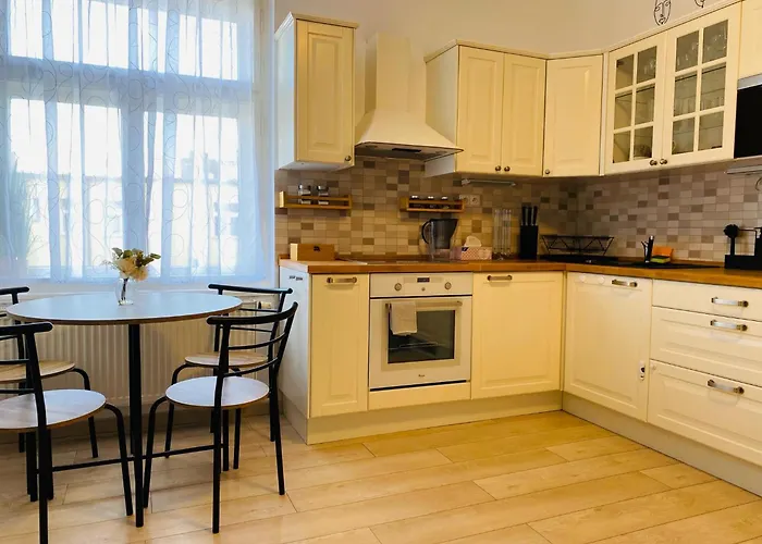 1Bd Apartment On Masarykovo Square - Bathtube, Desk & Chair, Free Wi-Fi