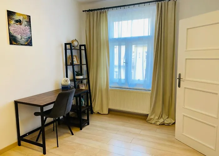 1Bd Apartment On Masarykovo Square - Bathtube, Desk & Chair, Free Wi-Fi