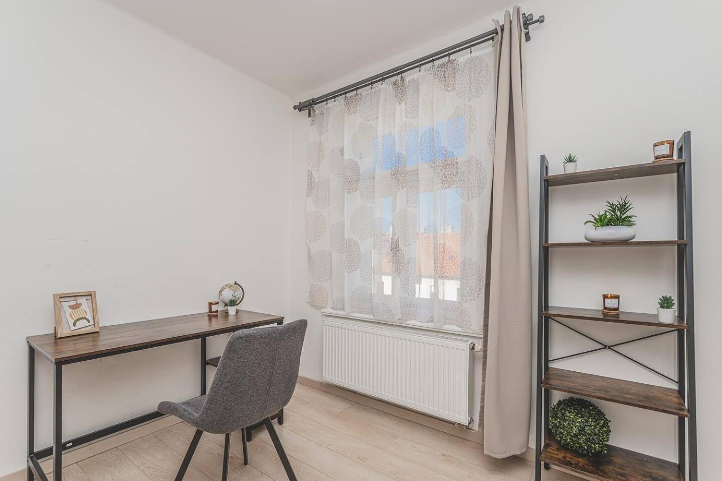 Апартаменты 1bd On Masarykovo Square - Bathtube, Desk & Chair, Free Wi-fi