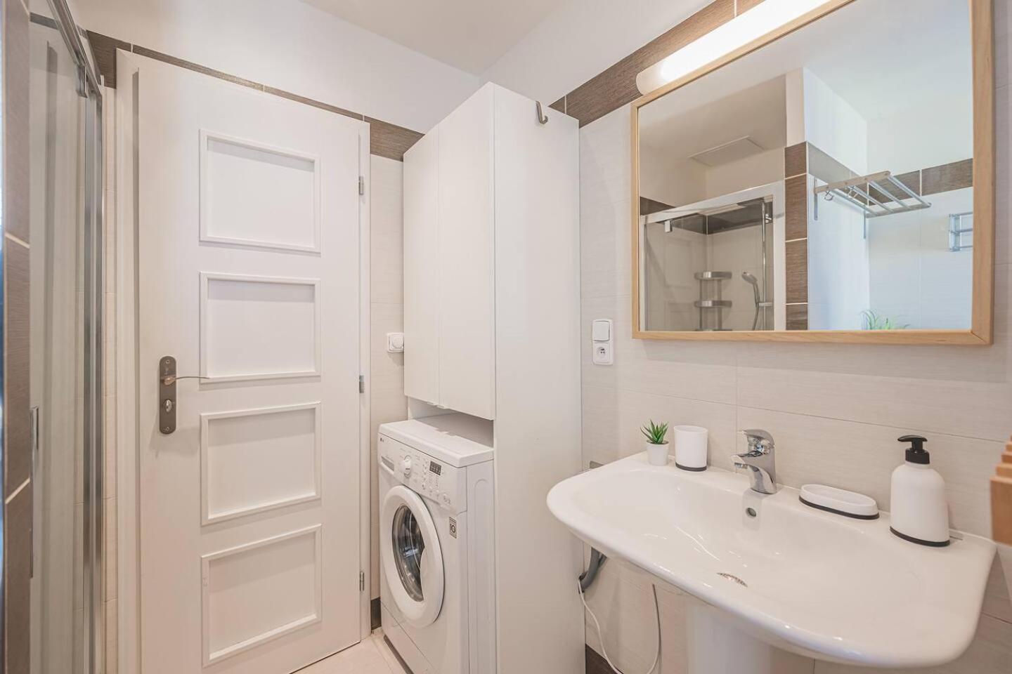 1bd On Masarykovo Square - Bathtube, Desk & Chair, Free Wi-fi Градец-Кралове