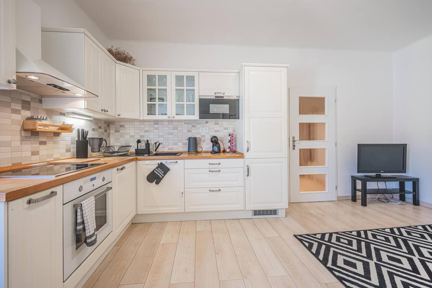 1bd On Masarykovo Square - Bathtube, Desk & Chair, Free Wi-fi Апартаменты Градец-Кралове