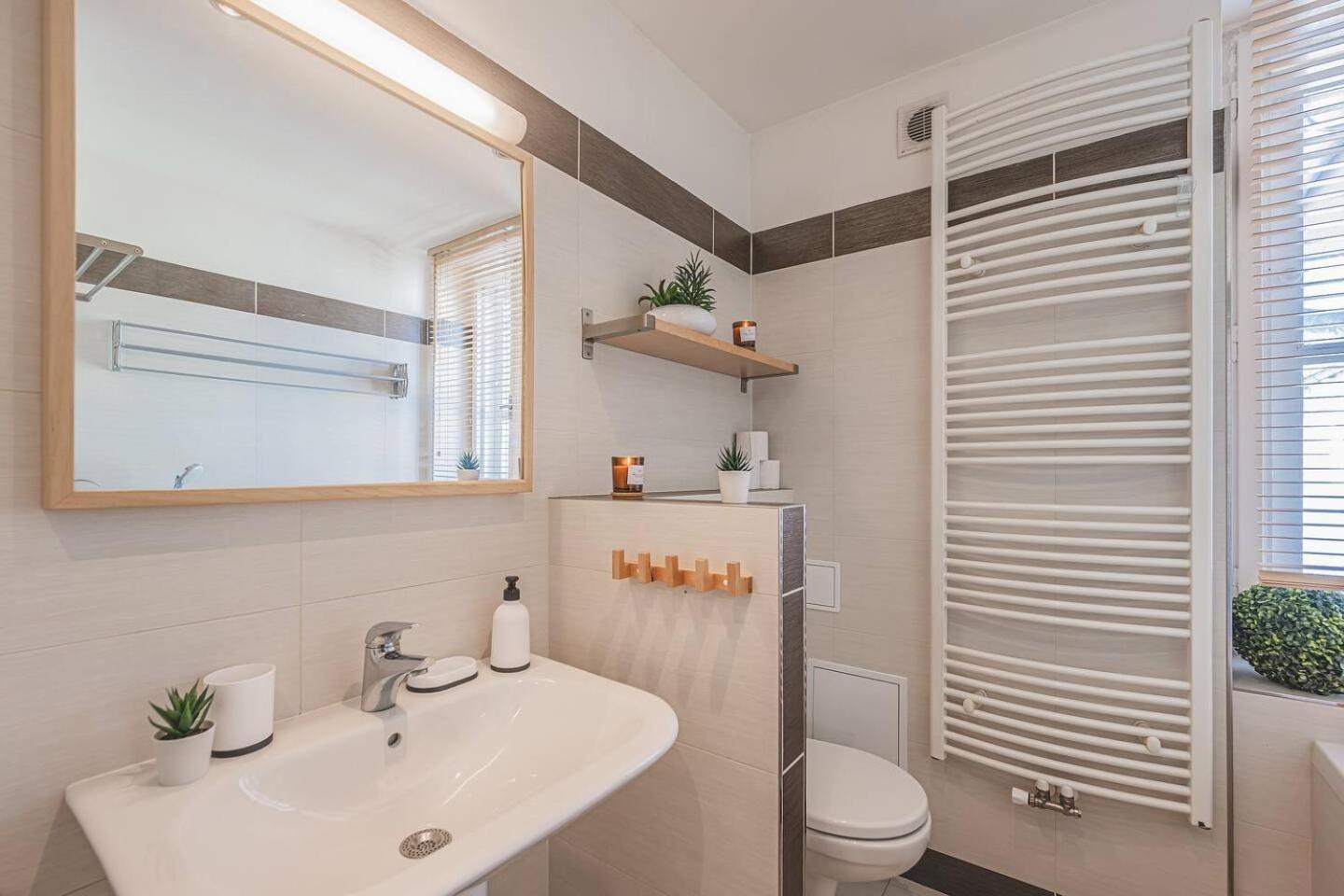 1bd On Masarykovo Square - Bathtube, Desk & Chair, Free Wi-fi Градец-Кралове