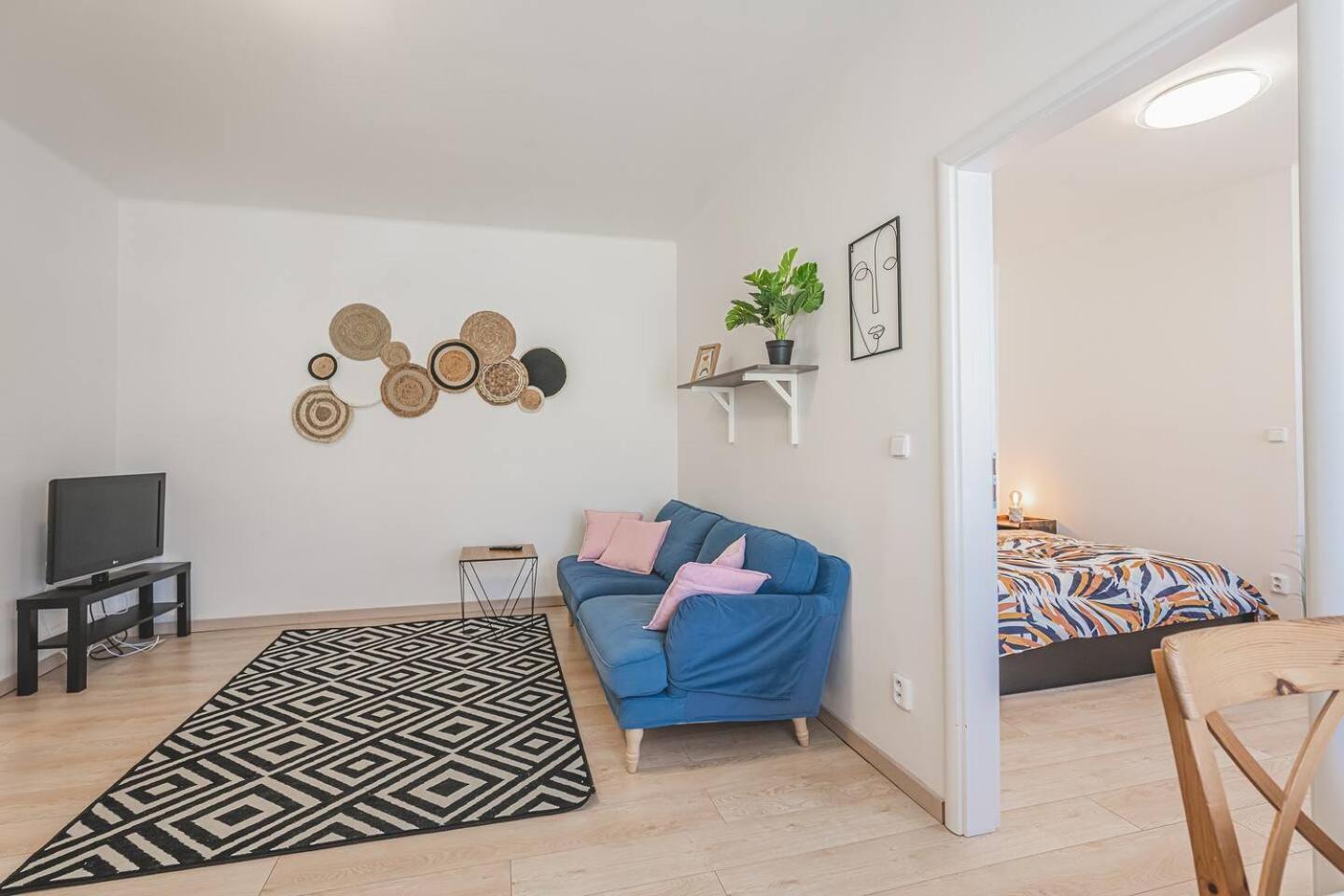 1bd On Masarykovo Square - Bathtube, Desk & Chair, Free Wi-fi