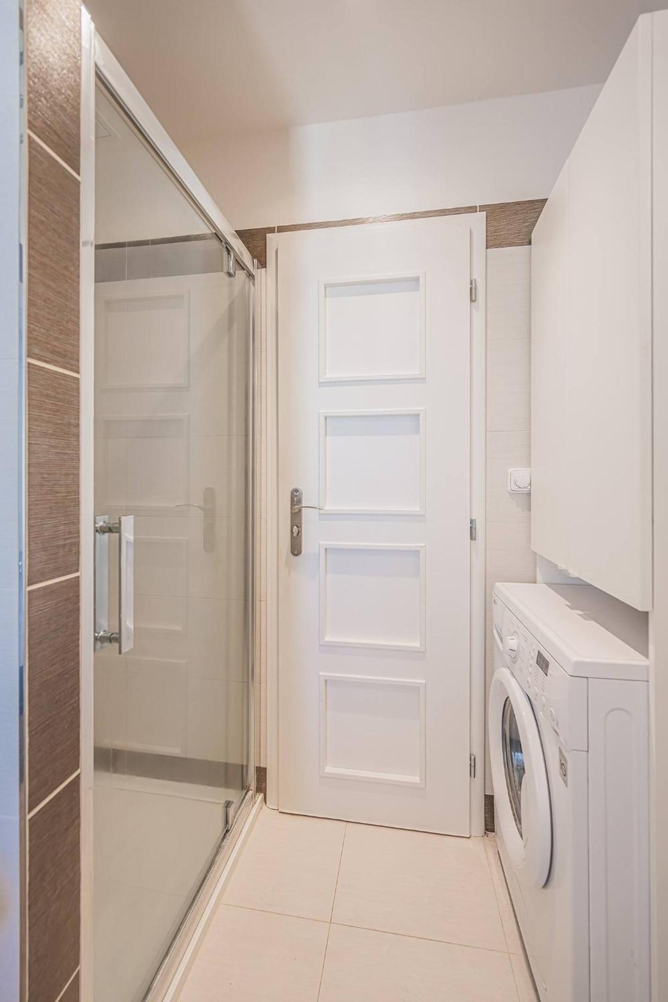 1bd On Masarykovo Square - Bathtube, Desk & Chair, Free Wi-fi *