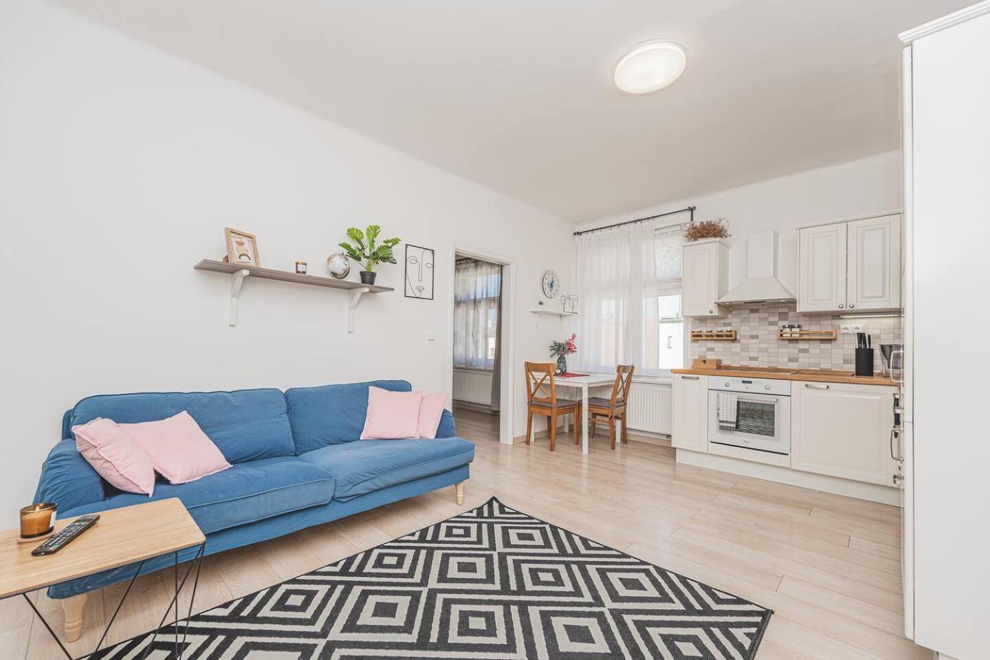 1bd On Masarykovo Square - Bathtube, Desk & Chair, Free Wi-fi